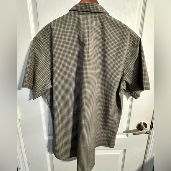 Lululemon “Like New” Grid Light Short Sleeve Shirt - XXL - Grey - Picture 2 of 10